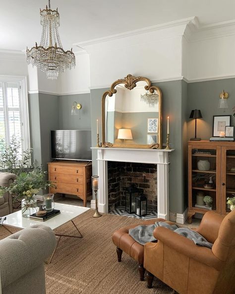 Victorian Terrace Living Room, Cosy Living Room Ideas, Edwardian Living Room, 1930s Living Room, Sarah Williams, Lounge Room Styling, Mantel Decorating Ideas, Terrace Living Room, Snug Room