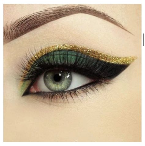 Superhero Makeup, Makeup Verde, Gold Eyeliner, Natural Eyeliner, Girl With Green Eyes, Green Makeup, Gold Makeup, Eye Makeup Tips, Eye Makeup Art