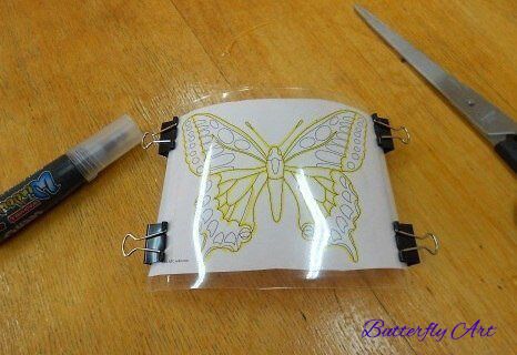 Butterfly Art And Craft, Recycle Crafts Diy, How To Make Glitter, Plastic Bottle Flowers, Plastic Bottle Art, Diy Plastic Bottle, Glitter Butterfly, Butterfly Template, Heart Template