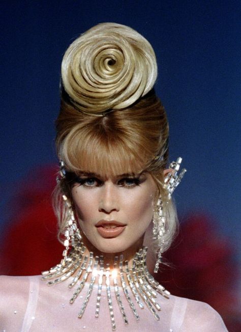 Thierry Mugler Angel, Oh My Goddess, Stephanie Seymour, Linda Evangelista, Claudia Schiffer, Donatella Versace, Christy Turlington, Thierry Mugler, Victoria Dress