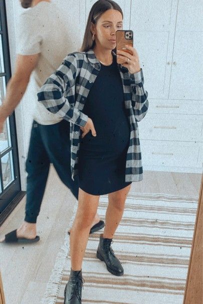 Cute Pregnancy Outfits For Fall, Edgy Pregnancy Outfits, Dress With Flannel, Outfit With Flannel, Sivan Ayla, Winter Maternity Outfits, Preggo Fashion, Pregnancy Style, Flannel Outfits