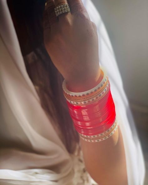 अदा । Adaa Minimal with a hint of sparkle never looked this good! Brides who want to go traditional and bit light for their hand accessory… Red Chooda, Hand Accessories, Red Nails, Diamond Rings, Diamond Bracelet, Red Roses, Silver Rings, Beaded Bracelets, Wedding Rings