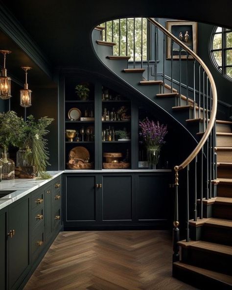 Charm Aesthetic, تحت الدرج, House Coastal, Casa Country, Casa Vintage, Dark Home, Maximalism, Spiral Staircase, Dream House Interior