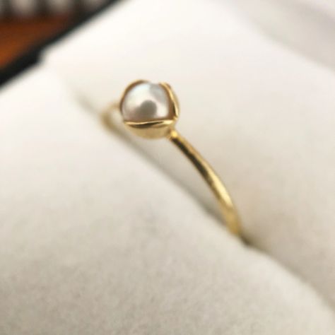 Pearl Ring Design, Pearl Ring Simple, Rings Solitaire, Modern Gold Jewelry, Solitaire Rings, Gold Bride Jewelry, Gold Rings Fashion, Gold Ring Designs, Gold Rings Jewelry