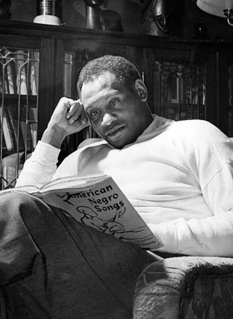 Paul Robeson, People Reading, Vintage Black Glamour, Sports Books, Guys And Dolls, Black Hollywood, Mens Outfit Inspiration, Pictures Of People, American Heroes