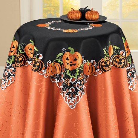 Black Pumpkins, Mantle Scarf, Moldes Halloween, Topper Halloween, Festive Party Decorations, Pumpkin Table Runner, Table Halloween, Halloween Tablecloth, Halloween Tattoo