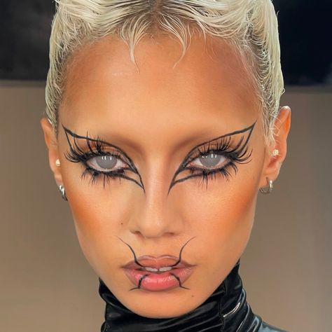 Futuristic Makeup, Graphic Makeup, Unique Makeup, Dope Makeup, Edgy Makeup, Creative Eye Makeup, Creative Makeup Looks, Eye Makeup Art, Makeup Obsession