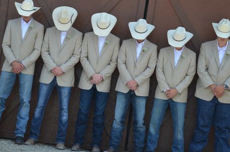 White Quinceanera Chambelanes, Country Quinceanera Ideas Decoration, Quince Chambelanes Outfits Ariat, Vaquero Outfits For Chambelanes, Cowboy Quinceanera Chambelanes, Champagne Quince Chambelanes, Cream Chambelanes Outfits, Quince Court Outfits Green, Champagne Chambelan Outfits Vaquero