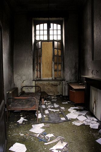 The dark room by Eluna Side, via Flickr #abandoned #convent #decay #urbex Destroyed Room Aesthetic, Dark Room Creepy, Dark Scary Room, Abandoned Houses Interior, Disgusting Room, Creepy Bedroom, Decay Aesthetic, Scary Room, Vintage Wall Decor Ideas