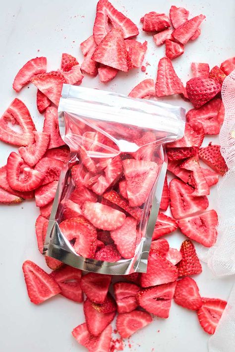 How to Make Freeze Dried Strawberries Recipe - Homesteading in Ohio Dried Strawberries Recipe, Silicone Molds Recipes, Freeze Dried Food Storage, Freeze Dried Vegetables, Dehydrated Strawberries, Harvest Right Freeze Dryer, Best Freeze Dried Food, Freeze Dryer, Freeze Dried Raspberries