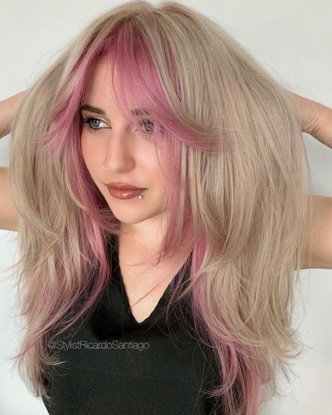 Blonde Hair with Pink E-Girl Streaks Pink Hairstyles, Pink Hair Streaks, Angelic Beauty, Color Block Hair, Blonde Hair With Pink Highlights, Pink Hair Color, Pink Blonde Hair, Pastel Pink Hair, Blonde With Pink