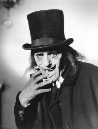 https://flic.kr/p/HLy6o | London After Midnight (1927) | Directed by Tod Browning, this mystery/suspense film had the legendary Lon Chaney Sr. playing a dual role as a police detective who dons the disguise of a vampiric character in order to spook a murder confession from a suspect.  This character helps to illustrate the phenomenal effects that Chaney was able to acheive with the stage make-up of the era, along with custom-made dentures and a few pieces of hidden fishing line to make his e... London After Midnight, Classic Monster Movies, Silent Horror, Strange Days, Lost Film, Lon Chaney, Horror Vintage, James Cagney, Film Horror