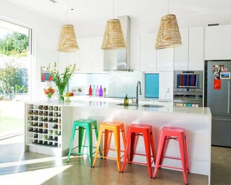 Bright Bar Stools in the Kitchen Modern Konyhatervezés, Real Kitchens, Kitchen Seating, Decorating Style, Kitchen Decorating, Kitchen Diner, Kitchen Stools, Kitchen Bar Stools, Kitchen Colors