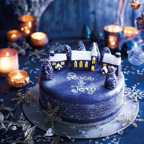 Our Wintry decoration can be adapted to make the scene of your dreams. Best Christmas Cake Recipe, Puding Cake, Christmas Cake Decoration, Christmas Cake Designs, Christmas Cake Recipes, Christmas Cake Decorations, Xmas Cake, Cake Cover, Savoury Cake