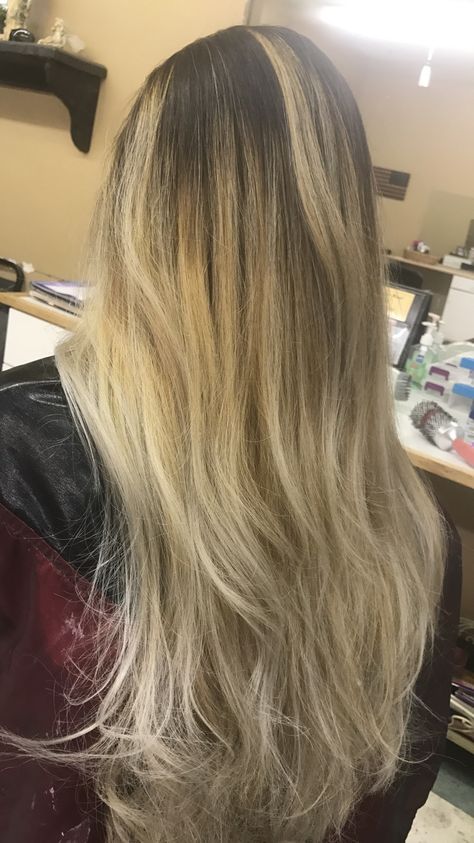 Outgrown Roots Blonde, Dirt Blonde Balayage, Emo Blonde Hair, Outgrown Roots, Blonde Hair With Brown Roots, Blonde Hair With Roots, Blonde Aesthetic, Hair Things, Dark Roots