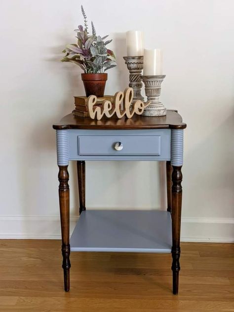 Antique End Table Makeover, Two Tone Side Table, Bedside Table Color Ideas, Repainted End Tables, Side Table Paint Ideas, Side Table Color Ideas Paint, Upcycled Side Table Ideas, Side Table Painting Ideas Diy, End Table Refinishing Ideas