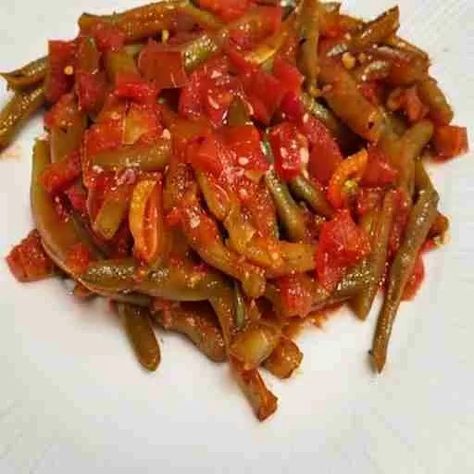 Cooking Italians - A tasty side dish typical of the Puglia region, to be prepared in a few simple steps by simply boiling green beans in salted water and then sauteing them. Green Beans Tomatoes, Italian Vegetable Soup, Authentic Italian Recipes, Beans And Tomatoes, Italian Potatoes, Italian Comfort Food, Italian Vegetables, Vegetables Recipes, Italian Pasta Recipes