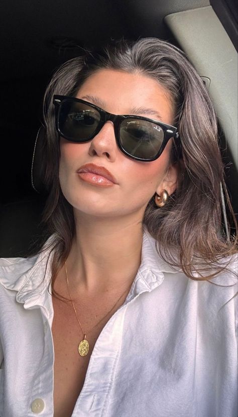 Ray Ban Sunglasses Aesthetic, Ray Ban Wayfarer Outfit, Rayban Sunglasses Aesthetic, Rayban Wayfarer Women Outfit, Rayban Sunglasses For Women, Ray Ban Wayfarer Women, Madeleine Rose, Ray Ban Original Wayfarer, Wayfarer Glasses