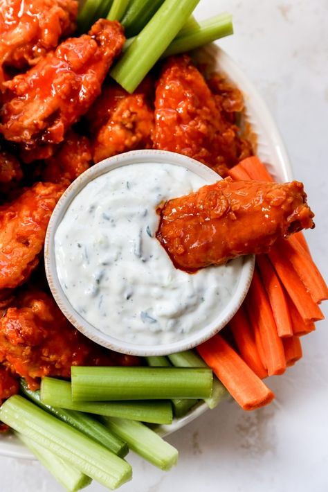 Hot Honey Buffalo Wings with Cucumber Ranch Honey Buffalo Wings, Ranch Sauce Recipe, Cucumber Ranch, Sauces For Chicken, Burger Shack, Stomach Rumbling, Ranch Sauce, Layered Salad Recipes, Spicy Wings