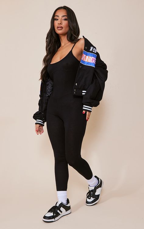 Black Jumpsuit With Sneakers, Black One Piece Outfit Jumpsuit, Uk Black Girls Style, Uk Girl Outfits, All Black Jumpsuit Outfit, Uk College Outfits, Fashionnova Outfit Ideas, Black Style Girl, One Piece Jumpsuit Outfits