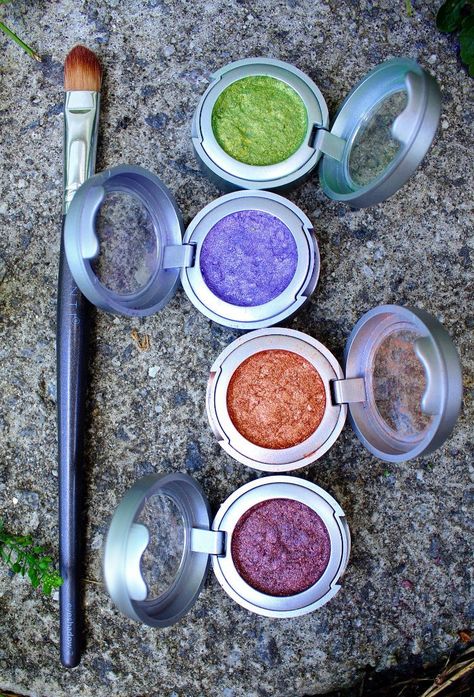 Eyeshadow Recipe, Diy Mineral Makeup, Fun Eyeshadow, Diy Natural Makeup, Diy Eyeshadow, Diy Makeup Recipe, Back To School Makeup, Makeup Recipes, Eyeshadow Colors