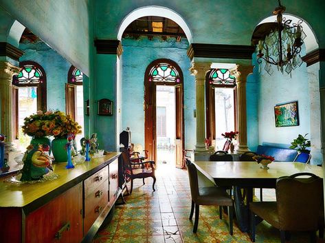 The Grandeur of Old Havana Interiors - Joelle Magazine Cuba Style, Caravan Kitchen, Cuban Decor, Interior Design News, Global Decor, Caravan Interior, Casas Coloniales, Style Living Room, Colonial Architecture