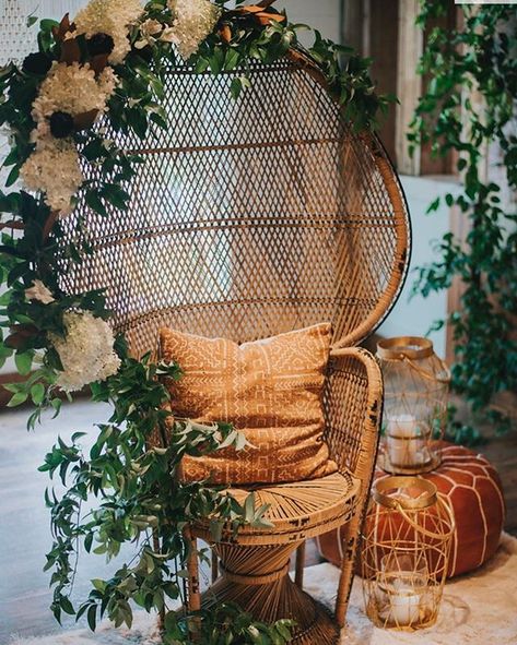 The most beautiful boho baby shower I ever did see!! Boho Maternity Photos, Backyard Baby Showers, Peacock Chairs, Baby Shower Boho, Bohemian Baby Shower, Boho Maternity, Peacock Chair, Virtual Baby Shower, Baby Shower Inspiration