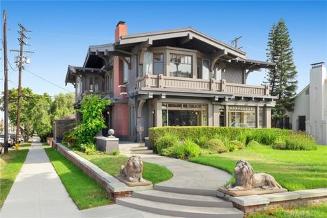 California Craftsman Bungalow, Chalet Exterior, Arts And Crafts Architecture, Exterior Color Ideas, Porch Shades, Home Decor Exterior, Sims4 Build, California Craftsman, Downtown Long Beach