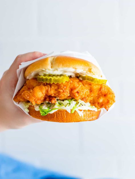 If you're looking for the perfect takeout quality sandwich then you need to make my Crispy Chicken Sandwich recipe. Easy, tasty and so delicious. Crispy Chicken Sandwich, Dude Food, Chicken Sandwich Recipe, Fried Chicken Burger, Crispy Chicken Sandwiches, Fast Chicken Recipes, Takeout Food, Chicken Sandwich Recipes, Homemade Burgers