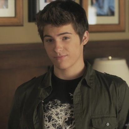 Pll Season 1, Pll Characters, Mike Montgomery, Theo Raeken, Liar Liar, Famous Houses, Cody Christian, Smash Book