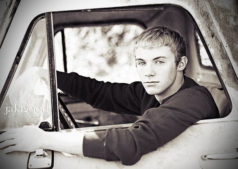 Truck senior picture ideas for guys. Senior pictures with trucks. Truck senior pictures. #truckseniorpictureideas #truckseniorpictures #seniorpictureideasforguys Truck Senior Pictures, Boy Senior Portraits, Senior Photos Boys, Senior Boy Poses, Male Senior Pictures, Portfolio Photography, Senior Portrait Poses, Senior Pictures Boys, Senior Guys