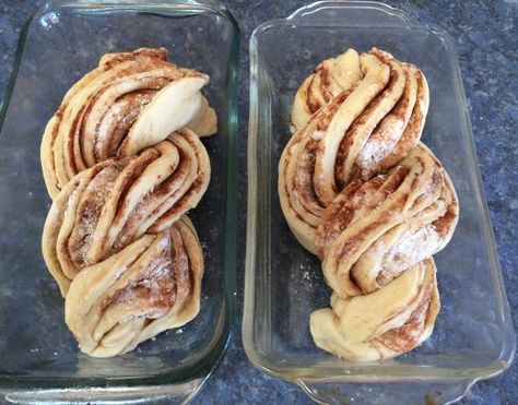 Cinnamon Twist Bread, Cinnamon Bread Machine, Filet Mignon Chorizo, Garbage Bread, Twist Bread, Easy Bread Machine Recipes, Making Dough, Cinnamon Twist, Bread Biscuits