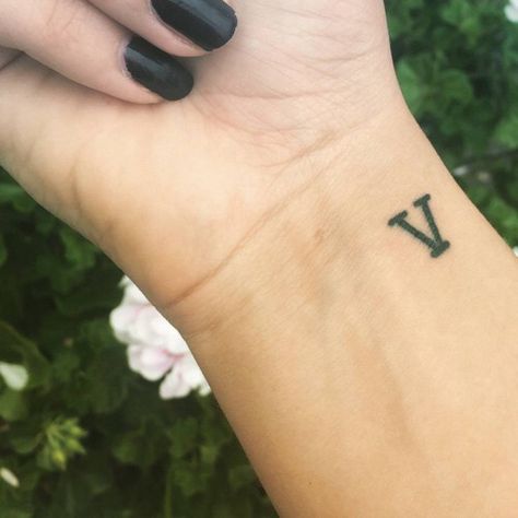 V tattoo Number 5 Tattoo, Best Tattoo Fonts, Tattoo Font For Men, 5 Tattoo, V Tattoo, Roman Numeral Tattoos, Small Finger Tattoos, Omerta Tattoo, Shoulder Tattoos