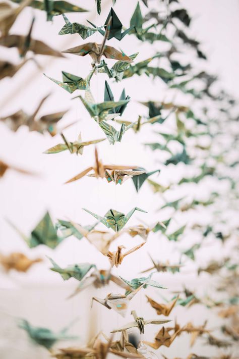 1000 Cranes Wedding Display, Paper Crane Art Installation, Origami Wedding Decor, Paper Cranes Wedding, Ceiling Art Installation, Crane Decor, Wedding Origami, Paper Crane Wedding, 1000 Cranes