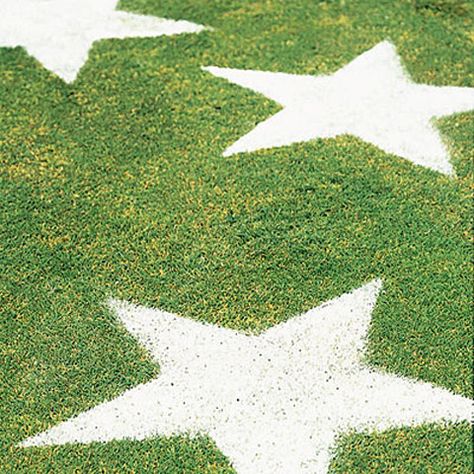 Cut out star stencils out of paper or cardboard and sift flour over them to create lawn stars. | 31 Last-Minute 4th Of July Decorating Tricks Lawn Stars, Entertaining Hacks, Forth Of July, Lawn Art, Star Stencil, Deco Originale, 4th Of July Decorations, Patriotic Holidays, July Crafts