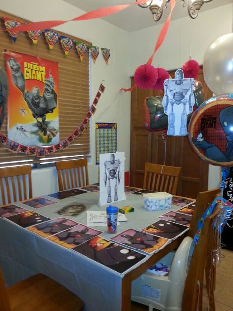 Semi homemade iron giant decorations. Iron Giant Party Ideas, Iron Giant Birthday Party, Giant Decorations, Iron Robot, Halloween Lunch Box, Lincoln Birthday, Robot Theme, Iron Giant, The Iron Giant