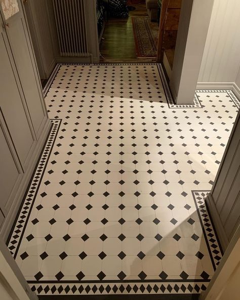 Vestibule Tiles Entrance, Chequered Floor Bathroom, Victorian Floor Tiles, Ceramic Floor Tile, Tiled Hallway, Kitchen Mood Board, Doors And Floors, Downstairs Toilet, Welcome To My House