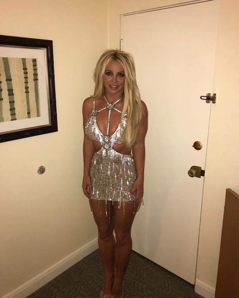 🔥🔥🔥 Britney Spears Meme, Britney Meme, House Outfit, Spirit Week Outfits, Hotel House, Britney Jean, Fashion Merchandising, Florida Girl, Female Singers