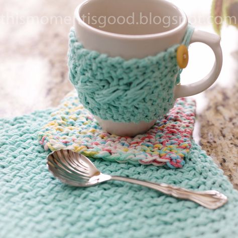 Mother's Day Idea Knit Coaster, Round Loom Knitting, Loom Knitting Tutorial, Knitting Projects Free, Loom Knit Hat, Loom Knitting Stitches, Loom Crochet, Round Loom, Loom Craft