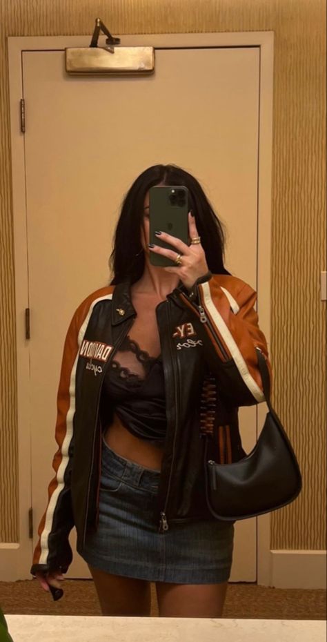 Harley Davidson Jacket Outfit, Victoria Villarroel, Harley Jacket, White Feed, Harley Davidson Leather Jackets, Girls Fit, Mens Smart Casual Outfits, Harley Davidson Jacket, Casual Outfit Inspiration