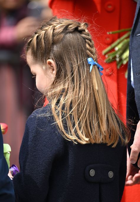 Princess Charlotte at Cardiff Castle on June 4 Medium Size Braids, Royal Hairstyles, Princesa Charlotte, Side French Braids, Hair Icon, Athletic Hairstyles, Princesa Diana, Hair Reference, Princess Charlotte