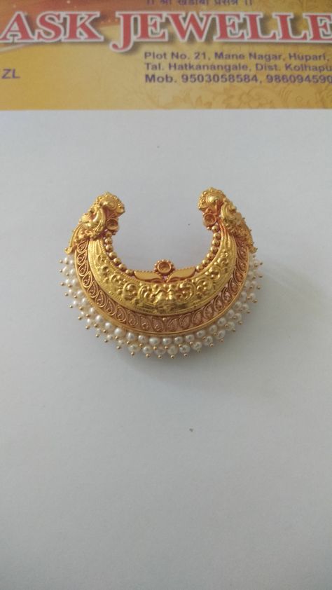 Pendant for mangalsutra Mangalore Style Gold Jewellery, Gold Pendant Jewelry With Price, Antique Gold Pendant Designs, Jewelry White Gold, Dainty Gold Jewelry, Gold Jewelry Outfits, 22k Gold Jewelry, Gold Jewelry Simple Necklace, Gold Mangalsutra Designs