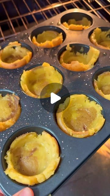 Potato Lunch Box Ideas, Smashed Potatoes In Muffin Tin Recipe, Healthy Tapas Ideas, Lunch Box Dessert Ideas, Buffet Appetizer Ideas, Potato In Muffin Tin Recipe, Smashed Potato Cups, Potatoe Cups, Danish Potatoes