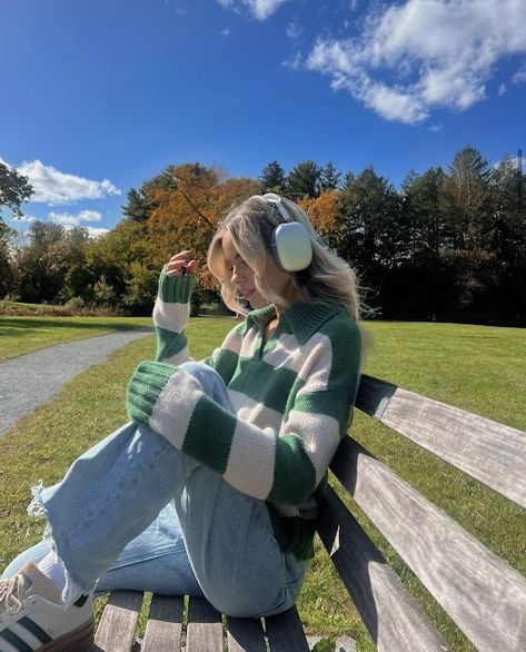 Cute Fall Fits, Striped Sweater Outfit, Winter Dream, Oversized Pullover Sweaters, Y2k Summer Outfits, Aesthetic Photoshoot, Striped Knit Sweater, Jumper Outfit, Tank Outfit