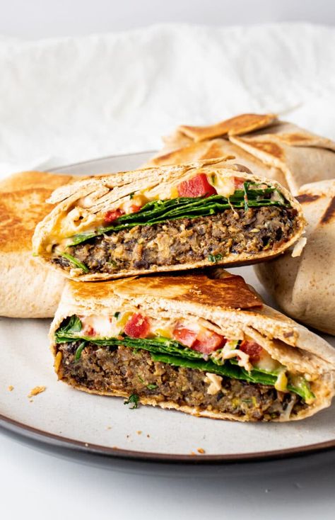 Spicy Black Bean Burgers, Black Bean Burger, Lentil Burgers, Chipotle Aioli, Chipotle Mayo, Bean Burgers, Mushroom Burger, Meat Free Recipes, Black Bean Burgers