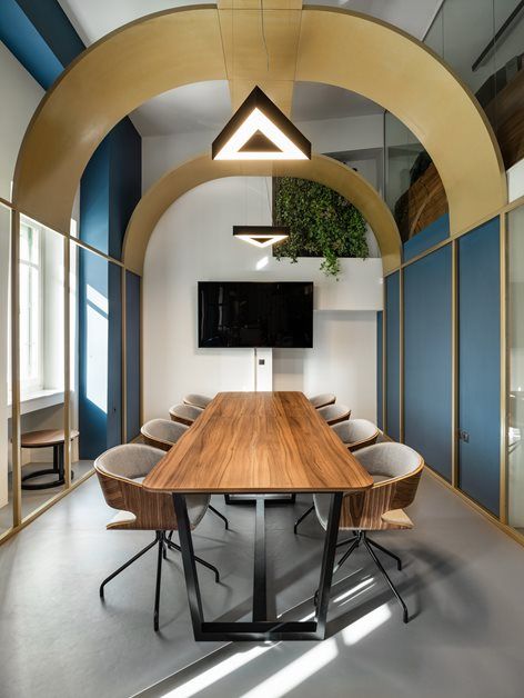 REBORRN | Urban Soul Project Corporate Office Space Design, Fun Conference Room Design, Funky Conference Room, Conference Rooms Creative, Collaboration Spaces In Offices, Industrial Co Working Space, Urban Office Design, Meeting Room Design, Innovative Office