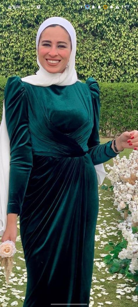 Velvet Soiree Dresses For Hijab, Velvet Dress Hijab, Soiree Dresses For Hijab, Hijab Soiree, Soiree Outfit, Nursing Diagnosis, Soiree Dresses, Wallpaper Sky, Soiree Dress