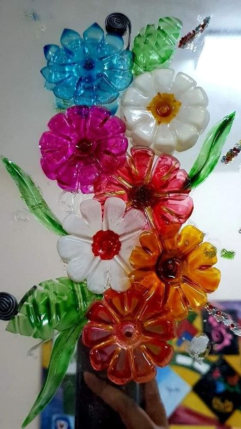 Plastic Bottle Crafts Flowers, Plastik Recycling, Plastic Bottle Crafts Diy, Water Bottle Crafts, Plastic Bottle Flowers, Plastic Bottle Art, Diy Plastic Bottle, Diy Flores, Recycled Art Projects