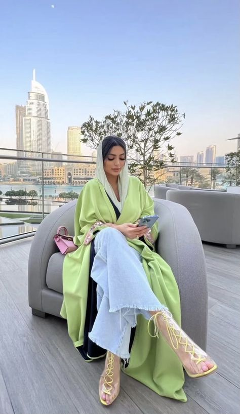 Arabic Fashion Women, Aesthetic Outfits Modest, Dubai Fashion Women, Dubai Outfits Ideas, Dubai Fashionista, Outfit Ideas Modest, Abaya Fashion Dubai, Abaya Outfit, Dubai Outfits