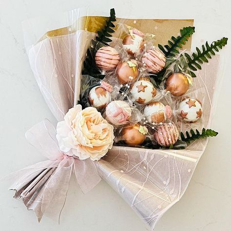 #ediblebouquet hashtag on Instagram • Photos and Videos Flower Cake Pops, Sugarplum Christmas, Cake Pop Bouquet, Valentine Cake Pop, Cake Pop Designs, Spring Cupcakes, Edible Bouquets, Cake Pop Decorating, Christmas Cake Pops